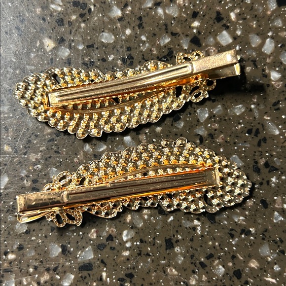 Hair Clips - Picture 2 of 4
